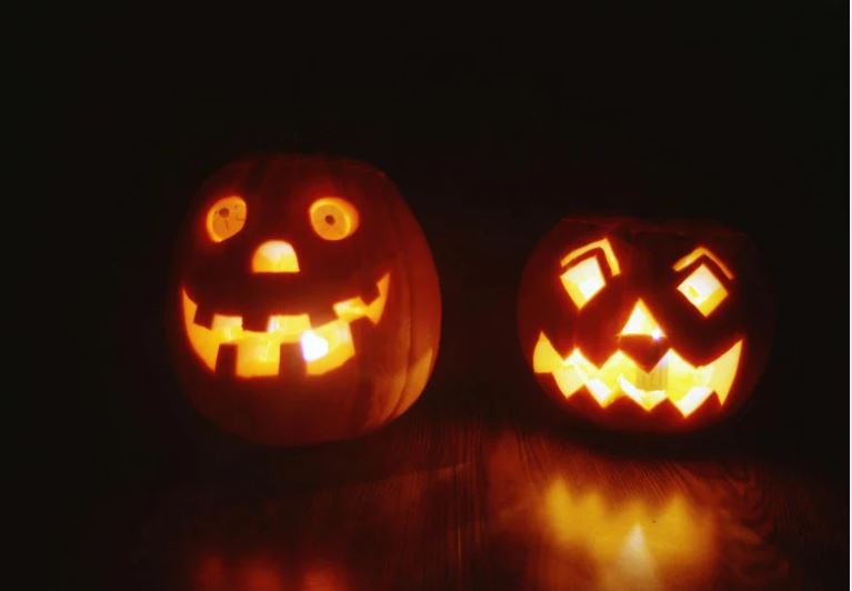Đêm Halloween trong nghĩa trang