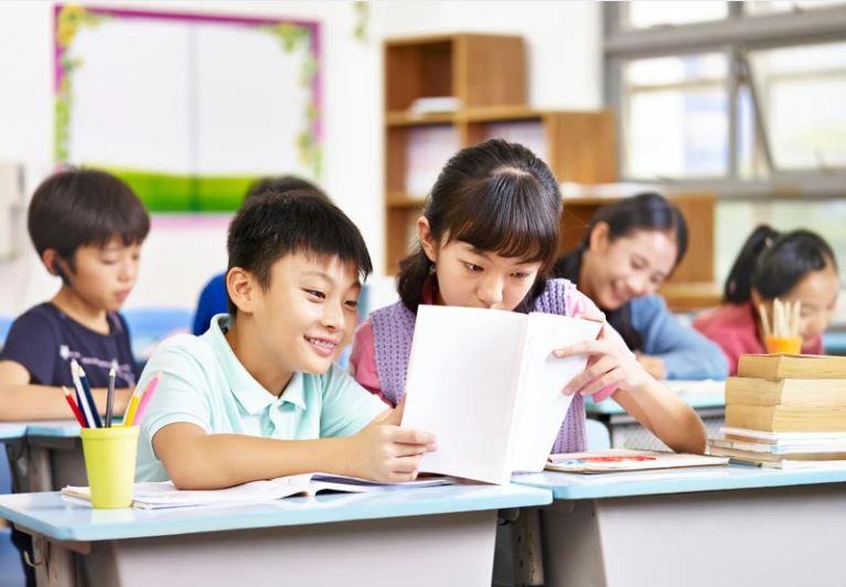 Những câu hỏi khiến hiệu trưởng toát mồ hôi